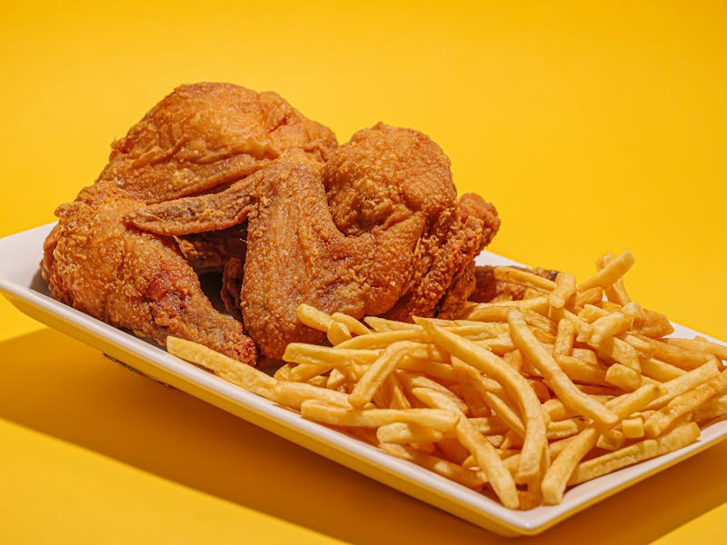 Family chicken bucket with sides for four people